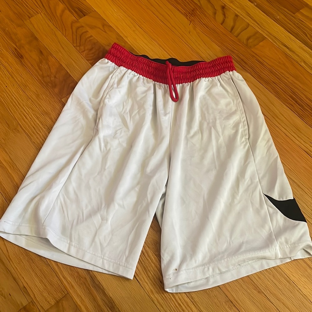 Men’s Nike basketball shorts size Medium